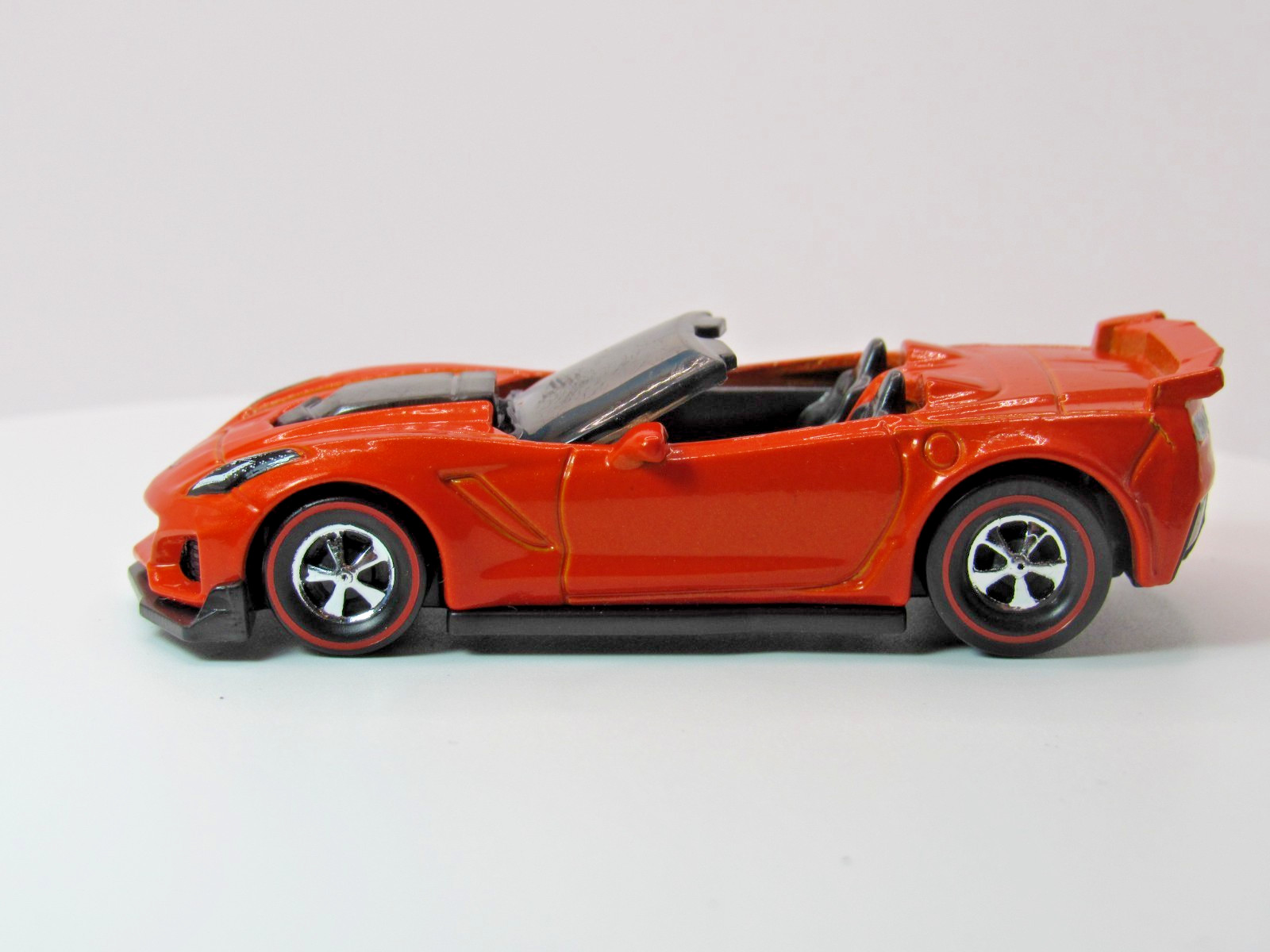 Hot Wheels ’19 Corvette ZR1 Convertible Orange Die-Cast Factory Fresh redlines