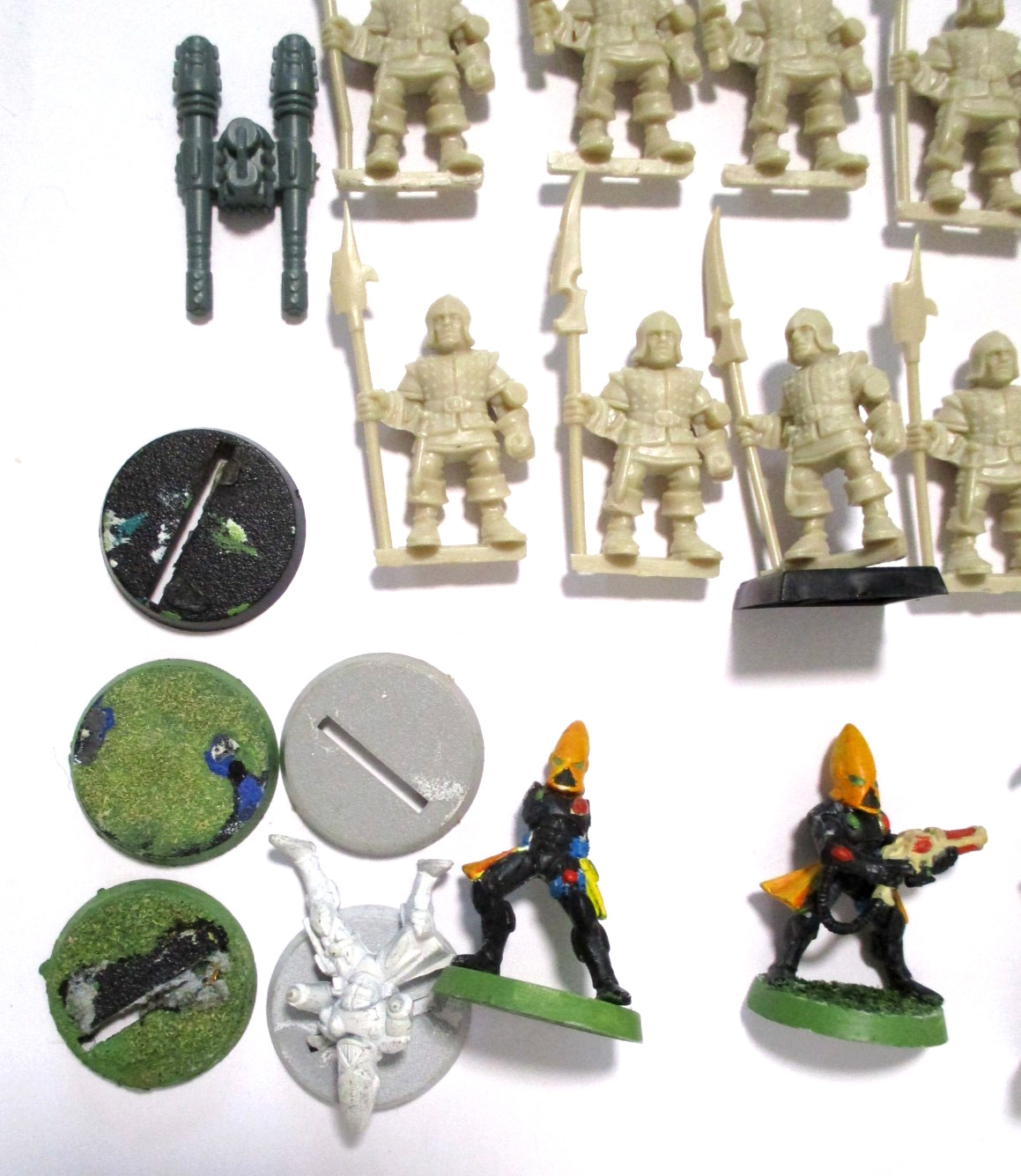 Job lot of Vintage Warhammer Figures 40k – Warriors – Grim Reaper – Aliens – etc