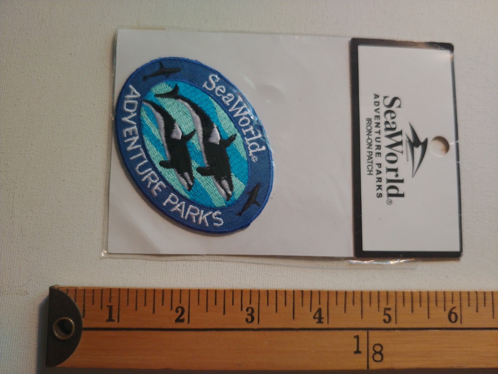 * 1 SEAWORLD SEA WORLD ADVENTURE PARKS TRAVEL SOUVENIR PATCH CREST *