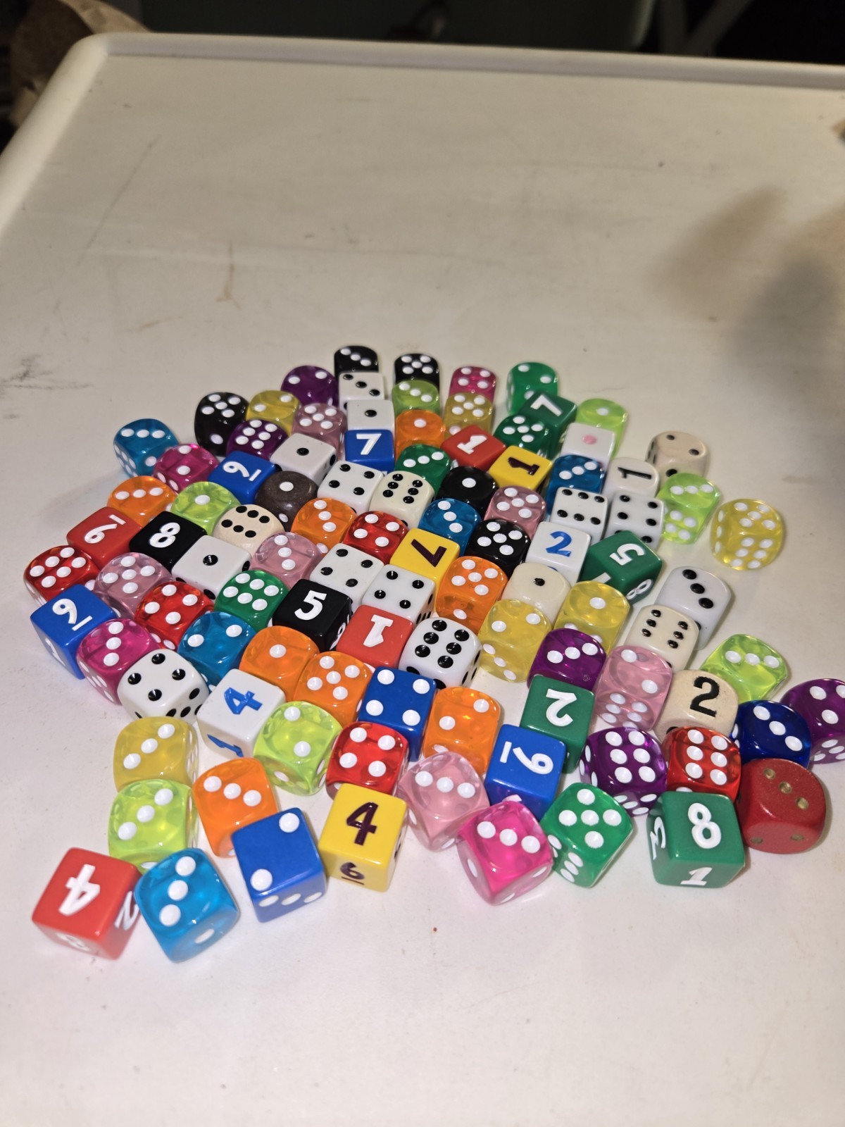 100 Dice Different Numbers And Dots