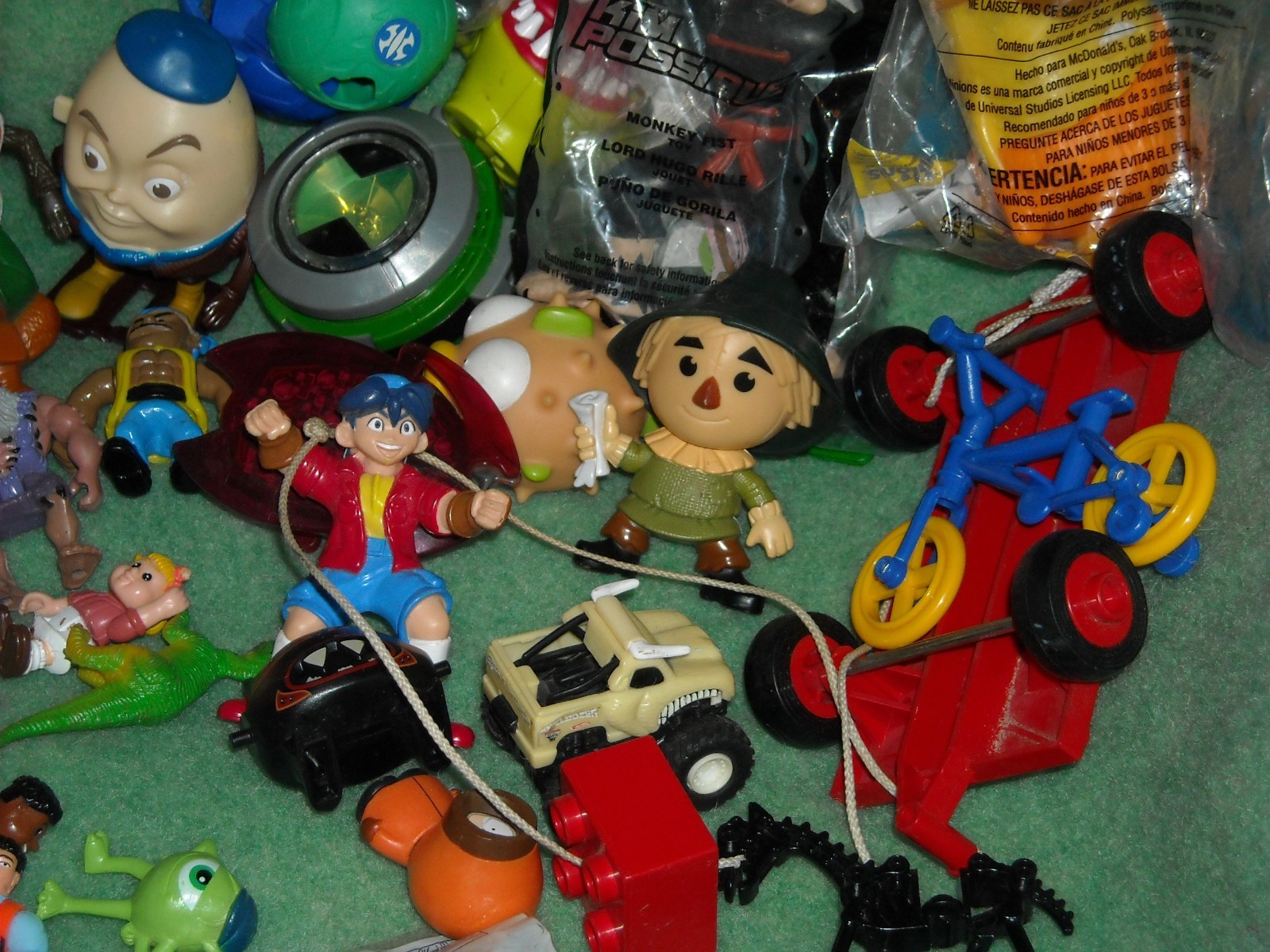 lot 3lbs 14.9 oz inbox of small toys collectables disney cartoons figures cars