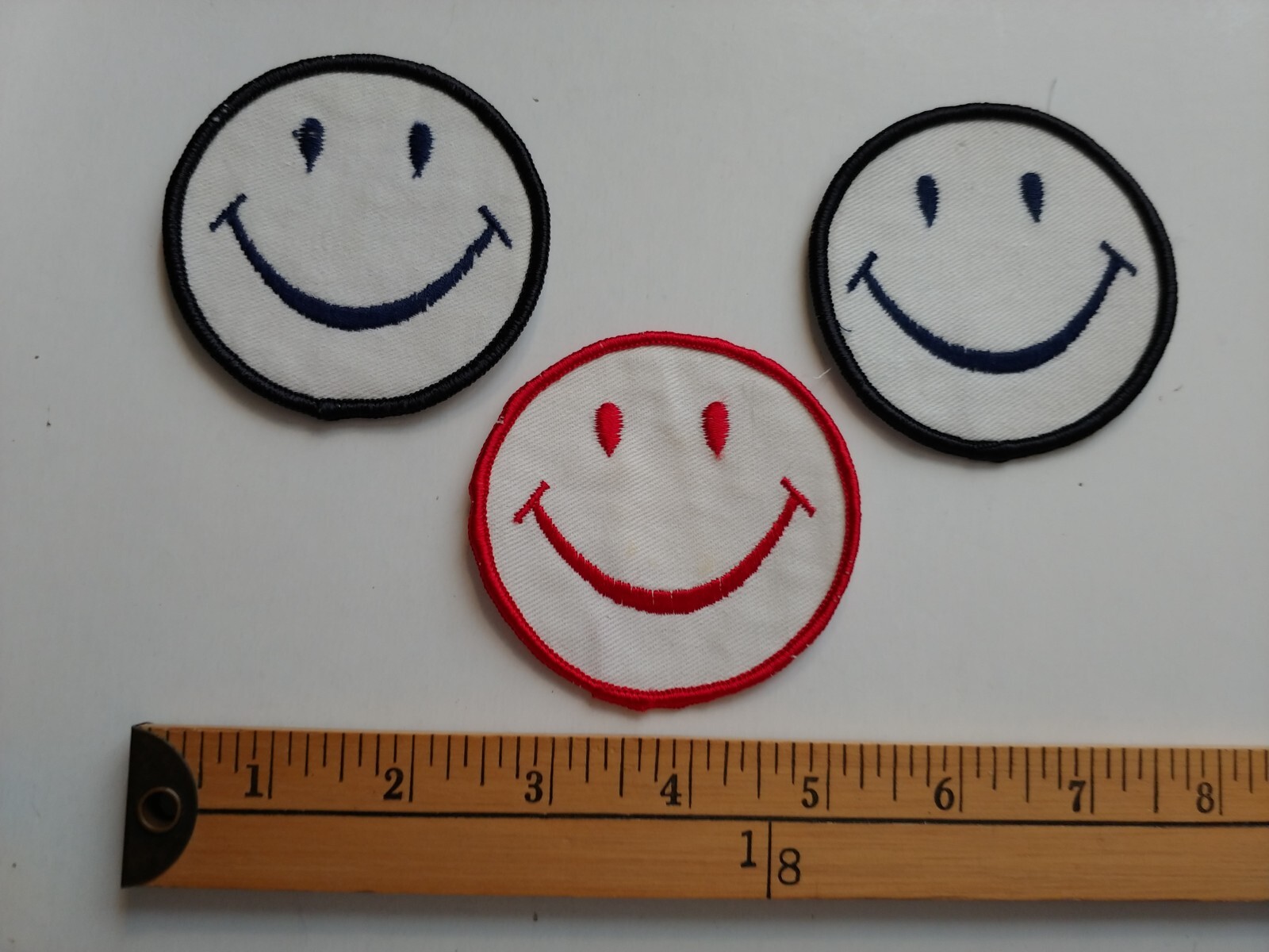 ( 3 VINTAGE HIPPIE DAYS 70S HAPPY FACE SMILE SEW ON PATCH CREST BADGE LOT )