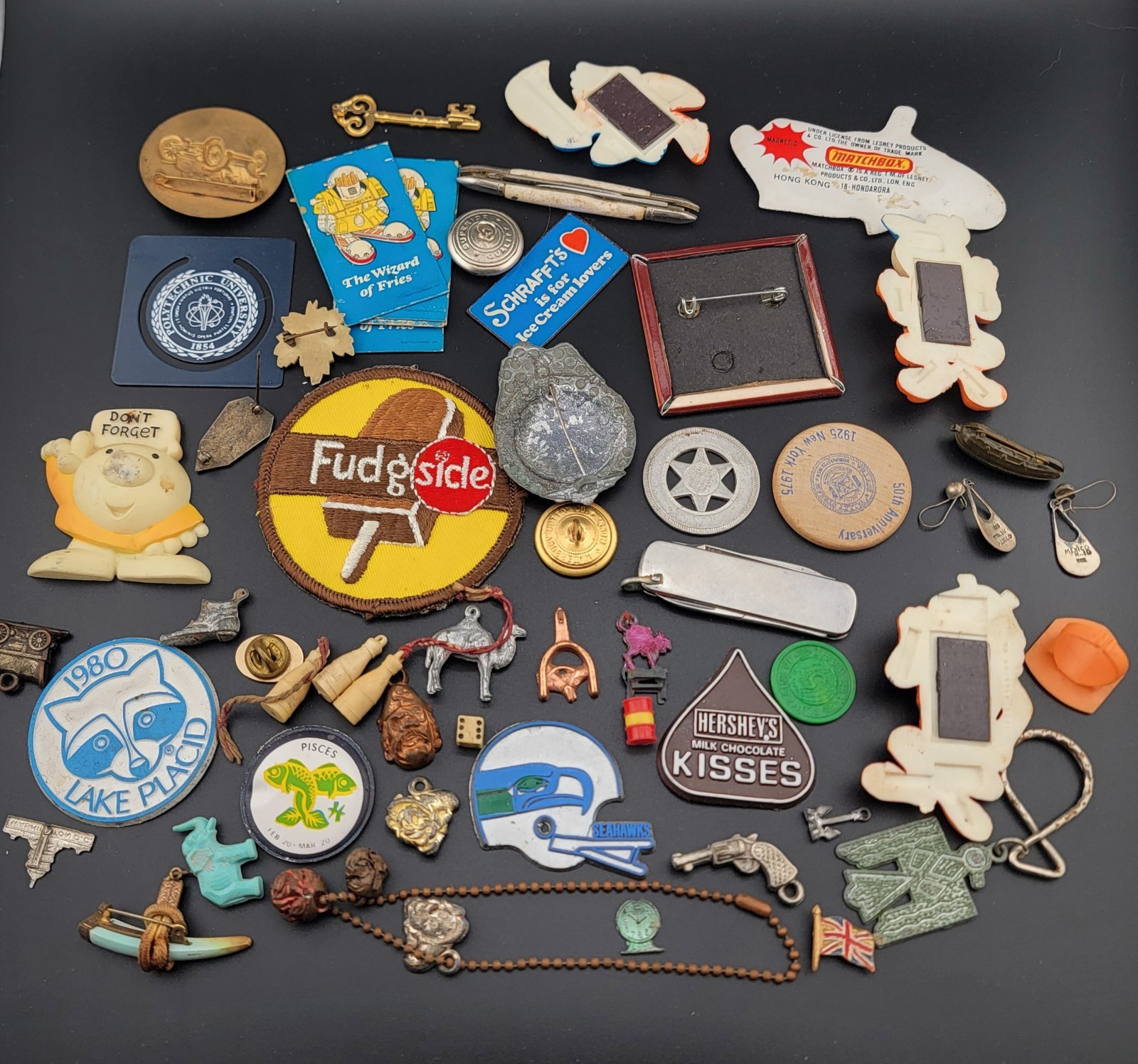 Junk Drawer Lot – 1950s 1960s 1970s small items, Jewelry, Pins, Buttons, +more