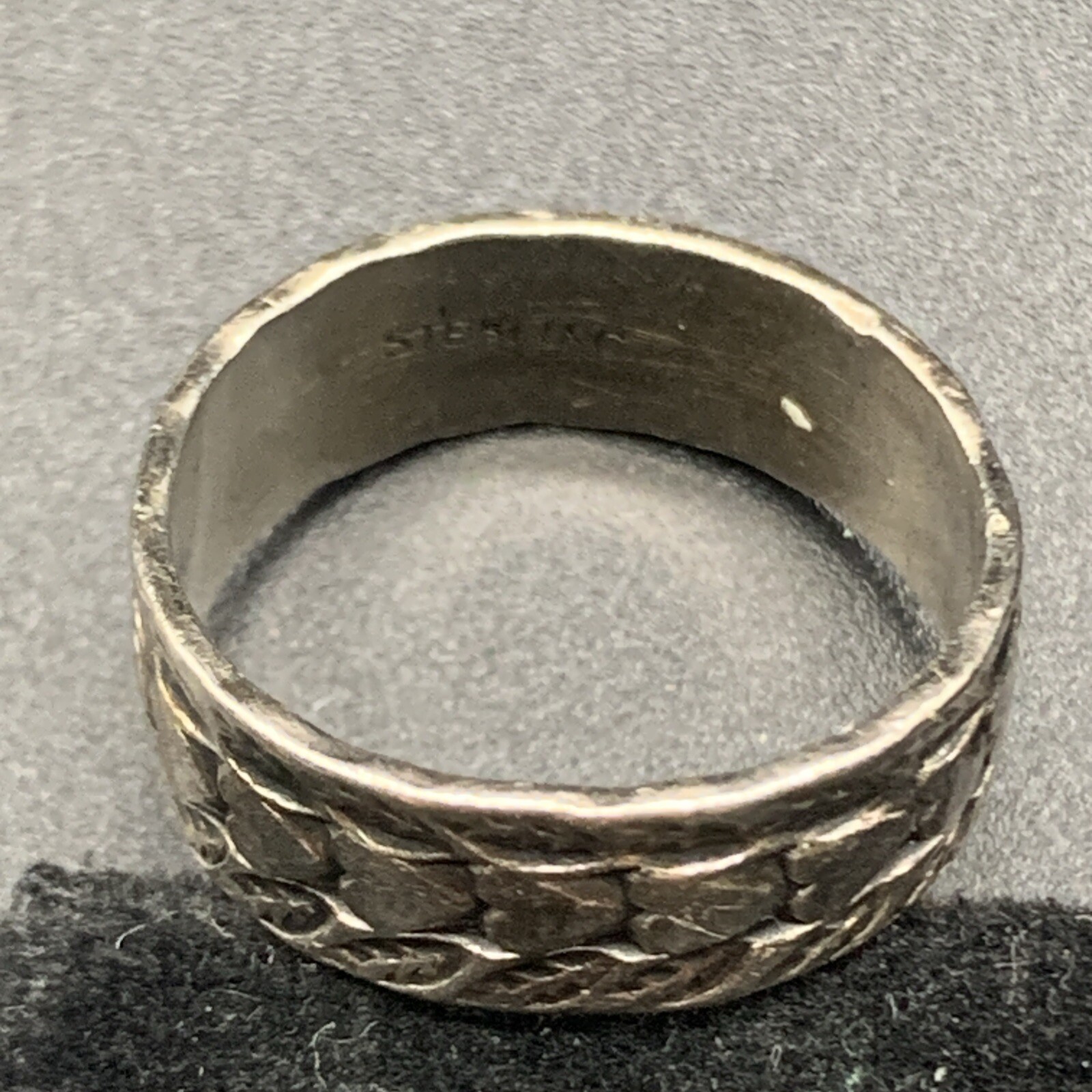 Sterling Silver Heart Design Band Ring – Size 6.5