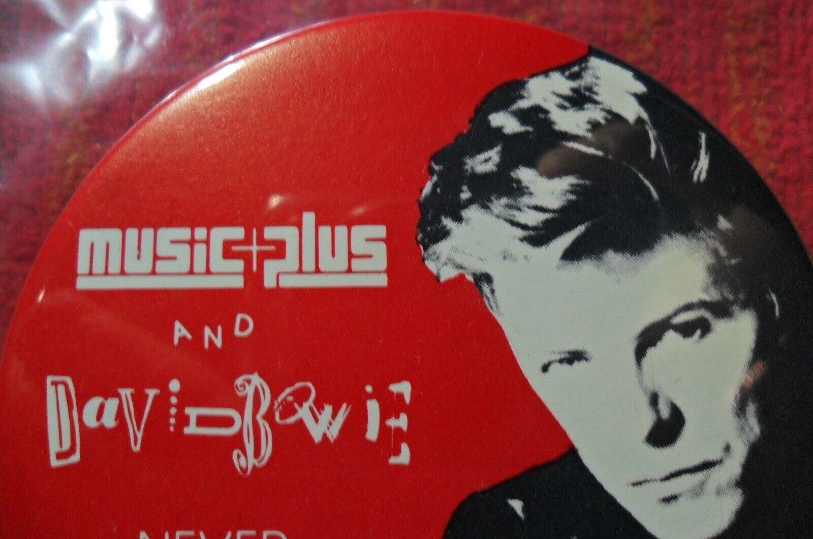 APRIL 21 1987 DAVID BOWIE NEVER LET YOU ME DOWN OFFICIAL MUSIC+ PROMO BUTTON PIN