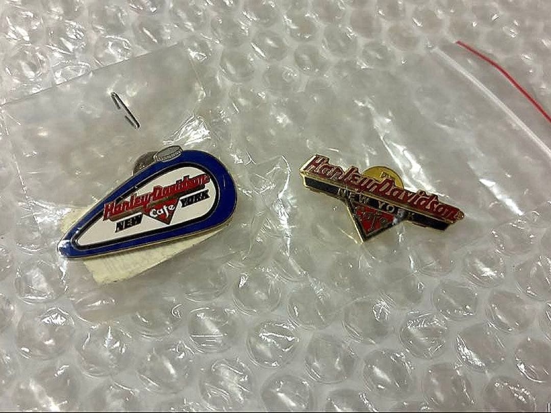 2 pieces NEW YORK Harley Davidson Hard Rock Cafe Pin Badge
