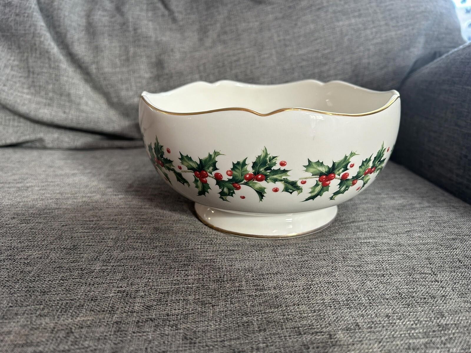 Lenox 75th Anniversary Teleflora Bowl Holly with Gold Trim 2009