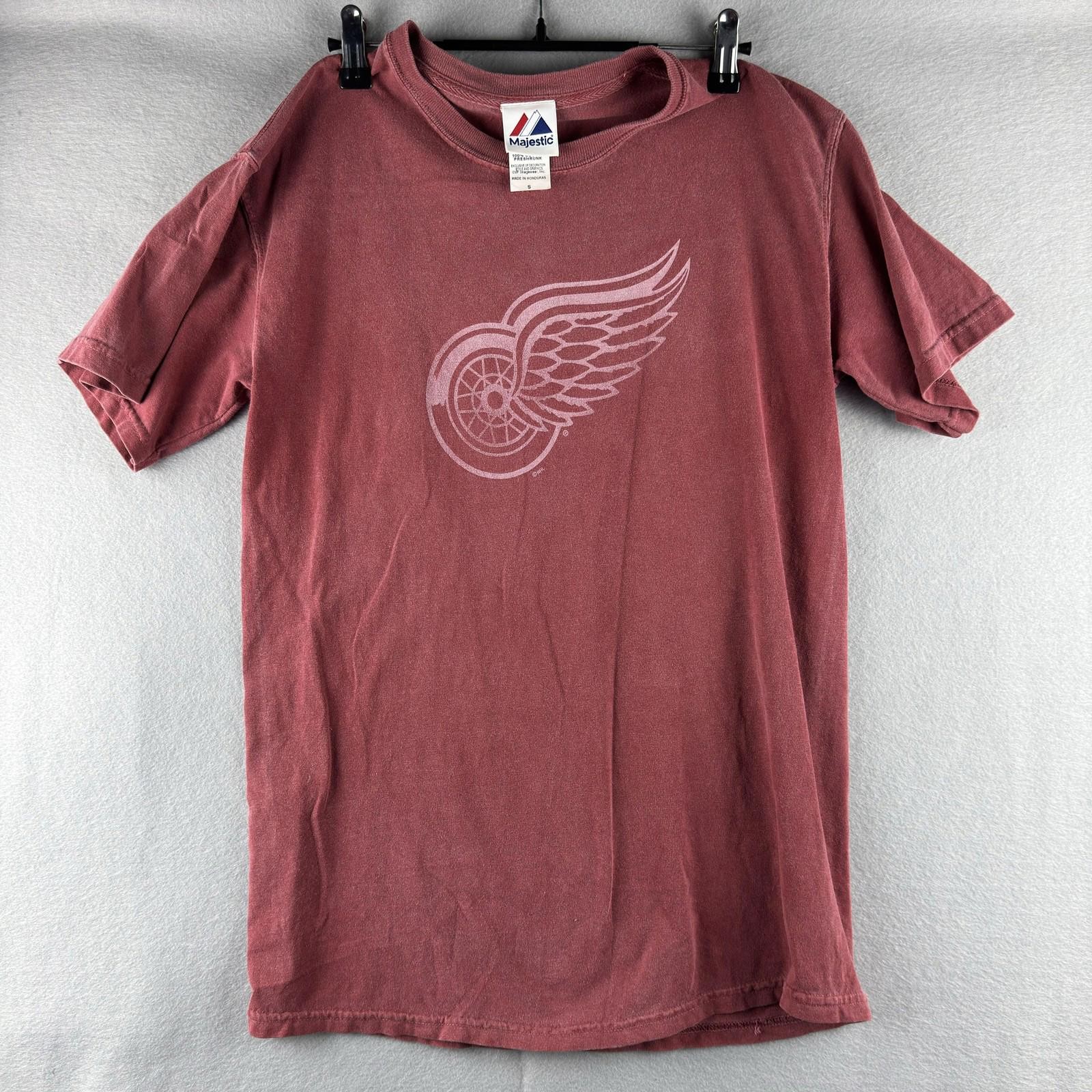 Detroit Red Wings Shirt Mens Small Red NHL Hockey Majestic Tee Short Sleeve