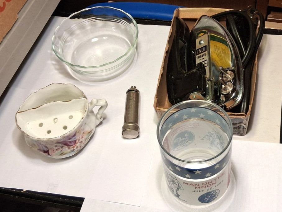 VINTAGE items Lot Of 5, Apollo 11 Glass, Pyrex Bowl, Travel Iron MORE