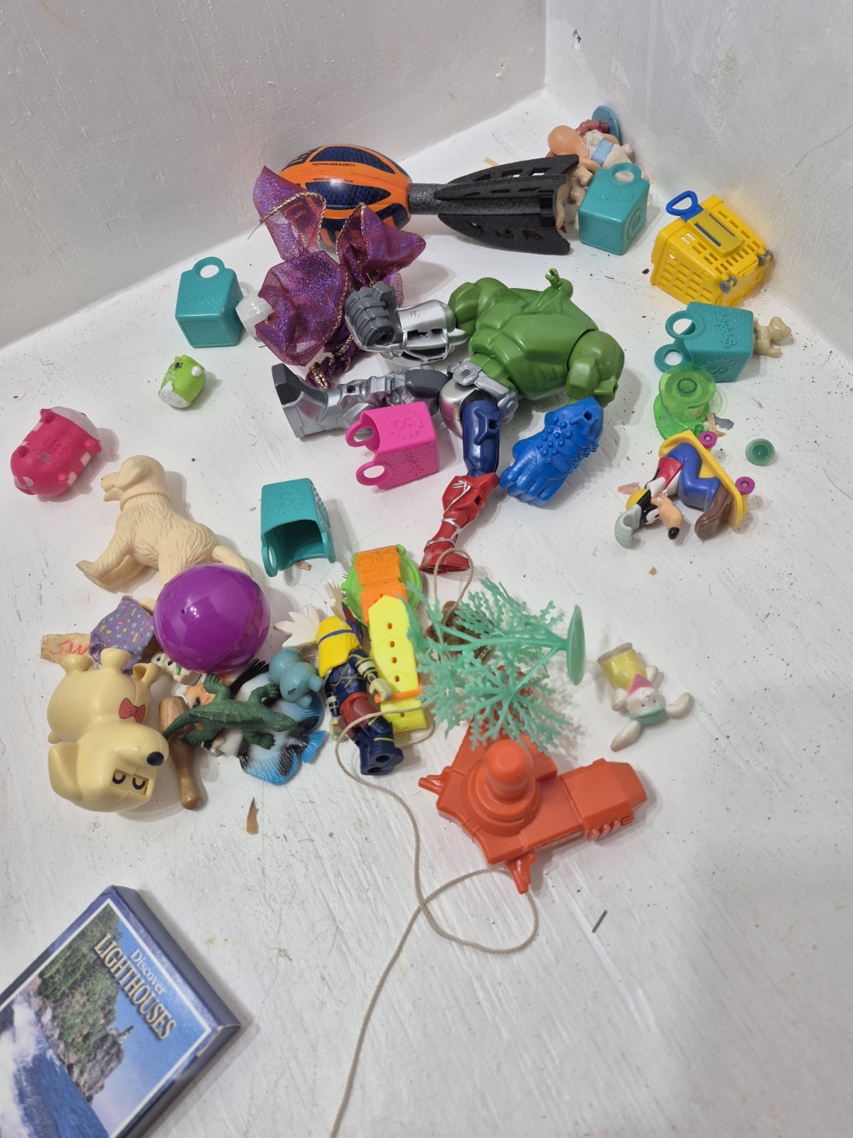 Huge Lot Kids Toys Action Figures Small Miniature Parts Boys/Girls Junk Drawer
