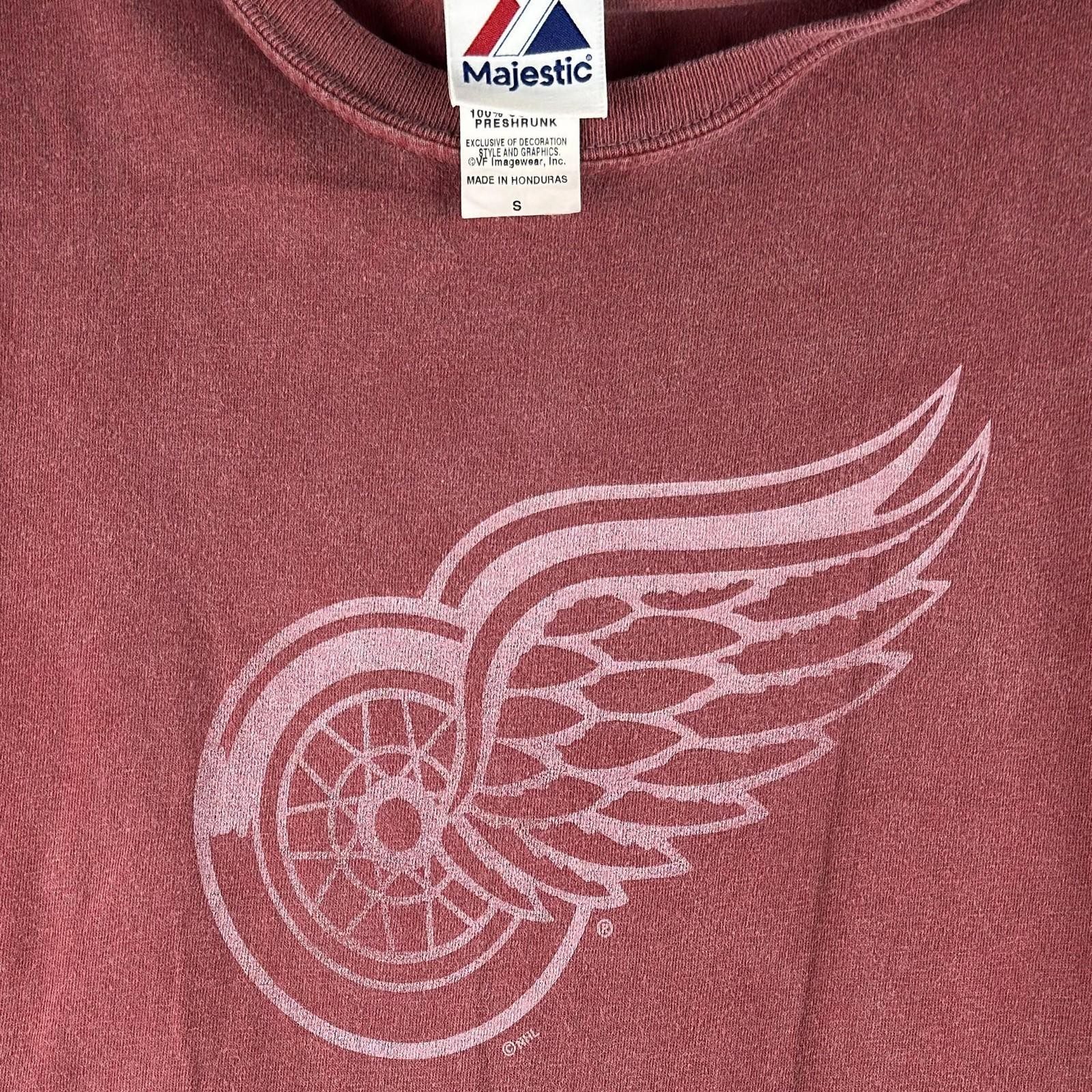 Detroit Red Wings Shirt Mens Small Red NHL Hockey Majestic Tee Short Sleeve