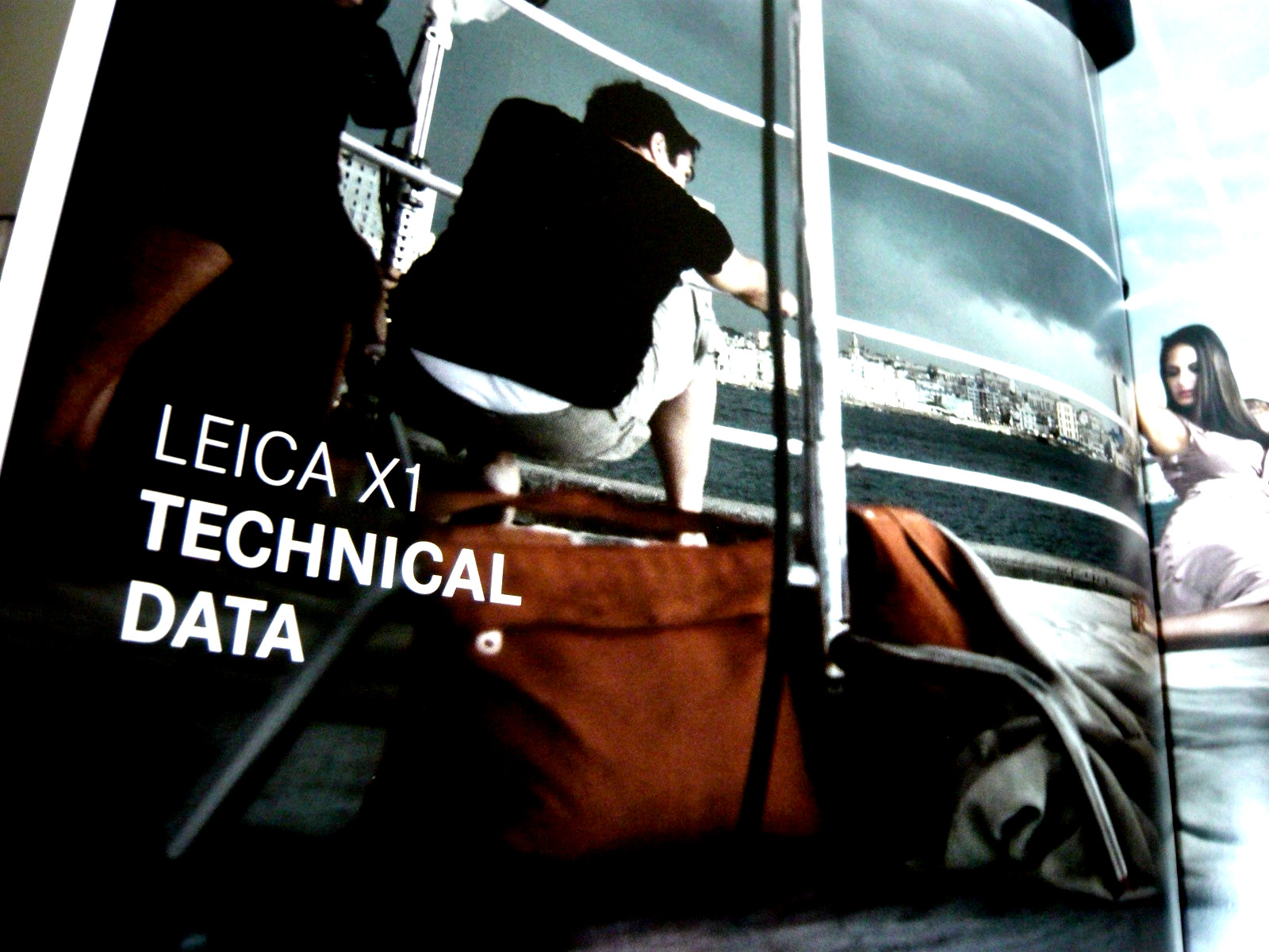 The Leica X1 camera , 28 page genuine publication, english. Superb! (Havana)
