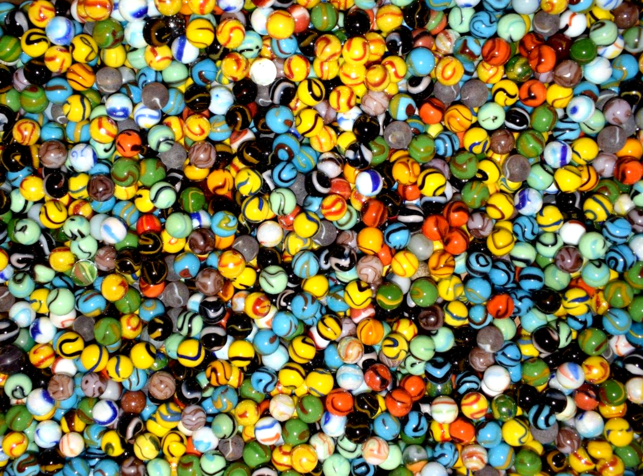 👀➖⏩Lot of 50 Vacor▫🟩⬜🟥 Multi-Color Mixed Runs Swirl Marbles Size .625″ Mint