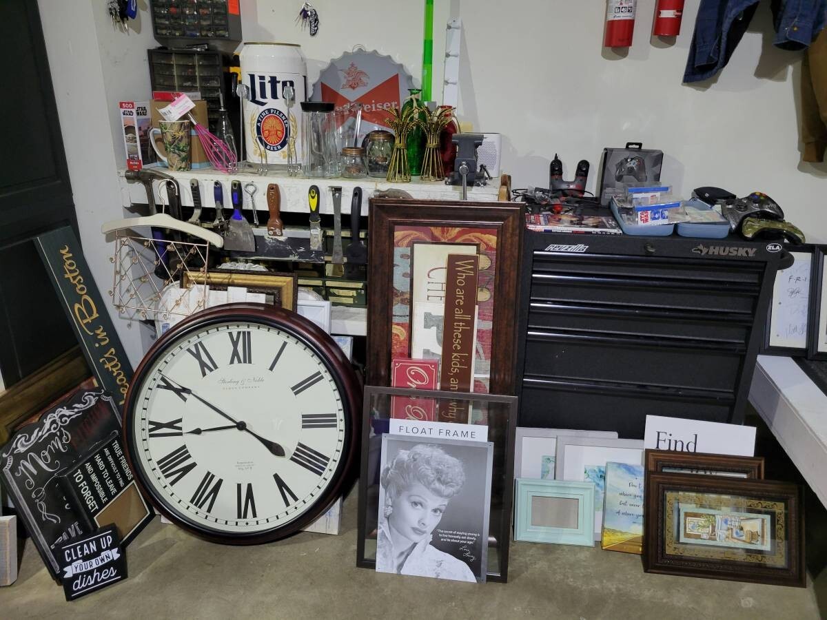 10 LB Estate Liquidation Warehouse Box, mixed items old & new-Bulk #EE87