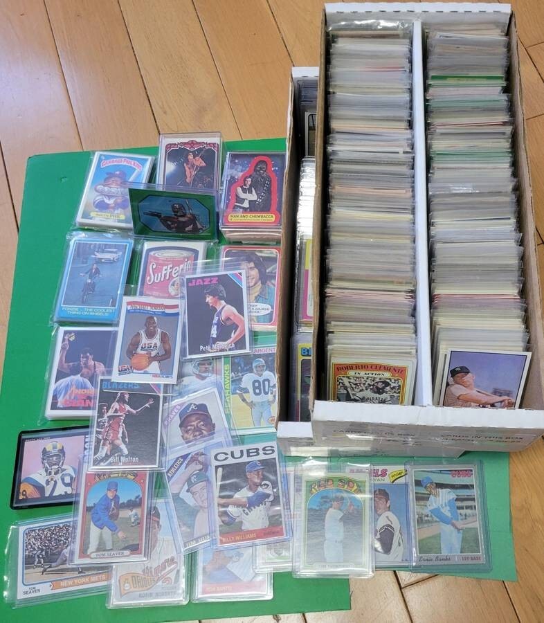 10 LB Estate Liquidation Warehouse Box, mixed items old & new-Bulk #EE87
