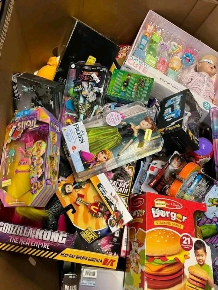 Collectibles Lot – Guaranteed Value – Fun & Random Treasures
