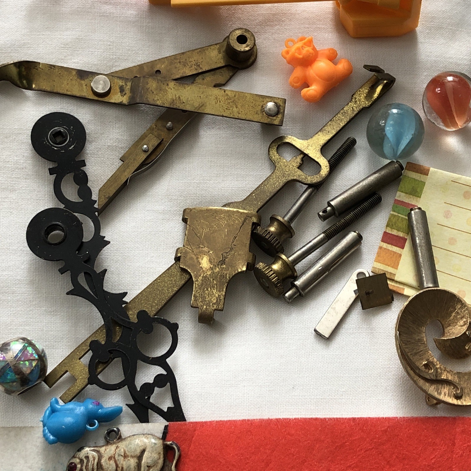 junk drawer lot estate find money clip keys keychains watch