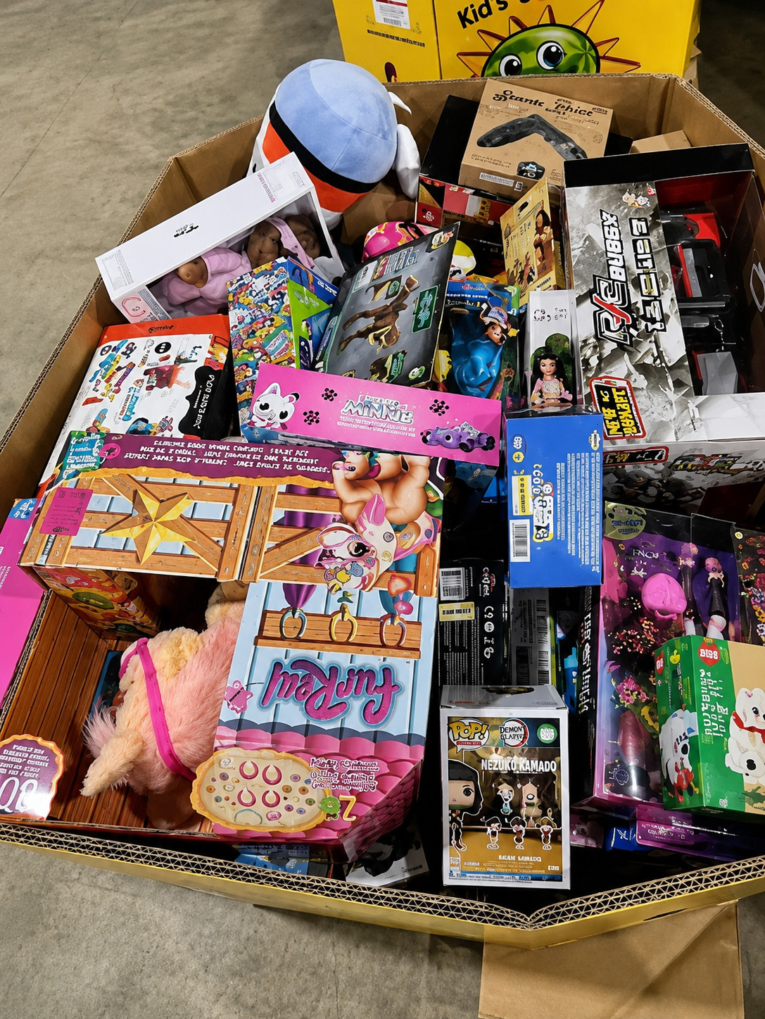 Mega Merchandise Bundle – Wholesale Liquidation Merchandise USA Lot