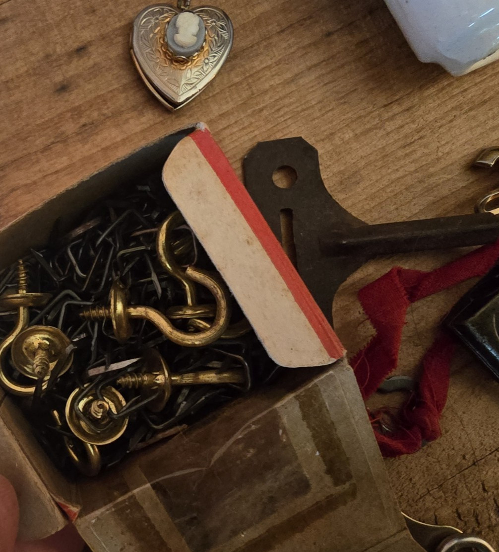 Random no Explanation! Vintage Smalls Lot junk Drawer santa keys Dice MISC ++