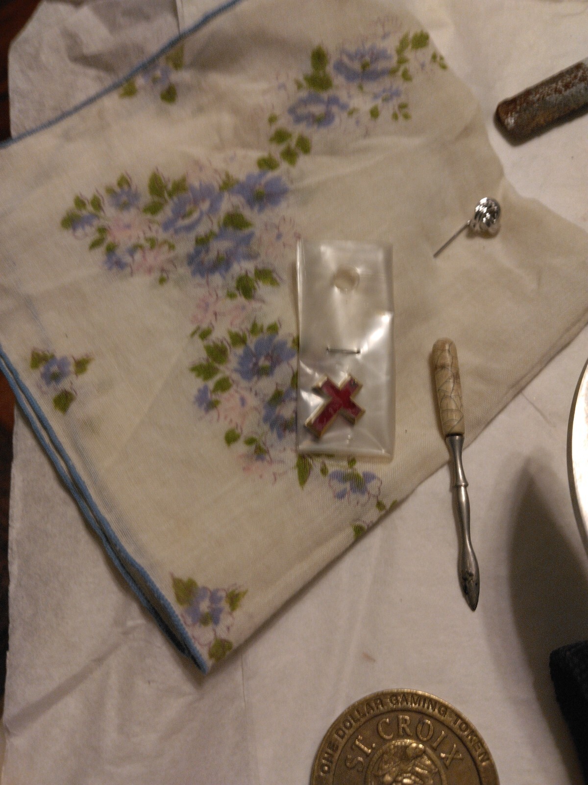 Junk Drawer Mixed Lot Vintage Gardening Tool,Opener,Pinbacks ,Watches,…