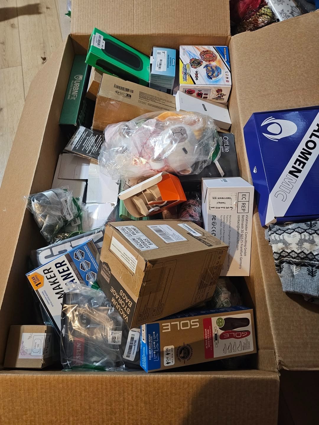 Amazon Target Liquidation Lot – Home Décor & Retail Mix