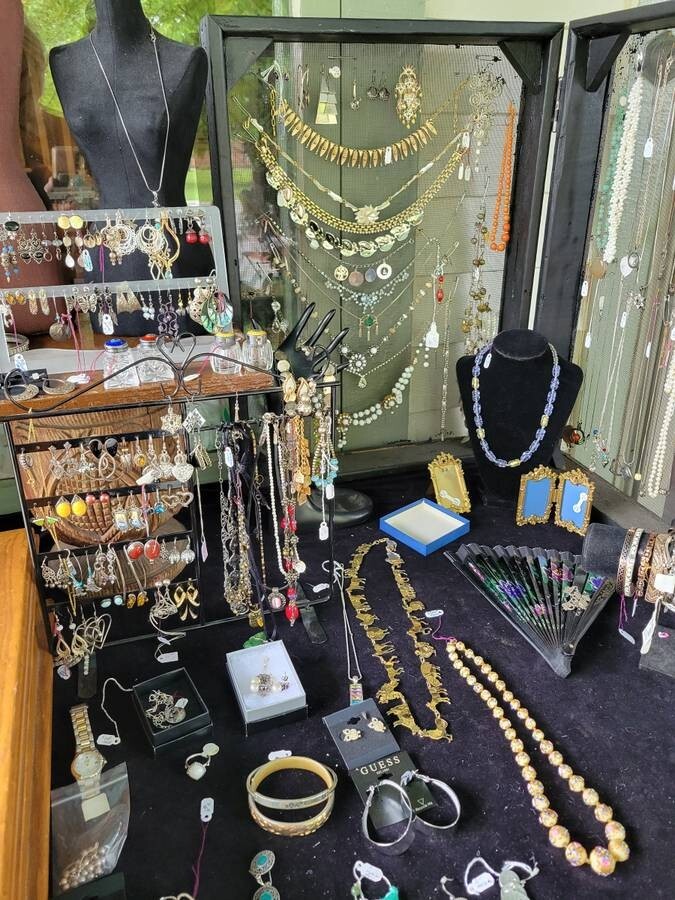 10 LB Estate Liquidation Warehouse Box, mixed items old & new-Bulk #EE87