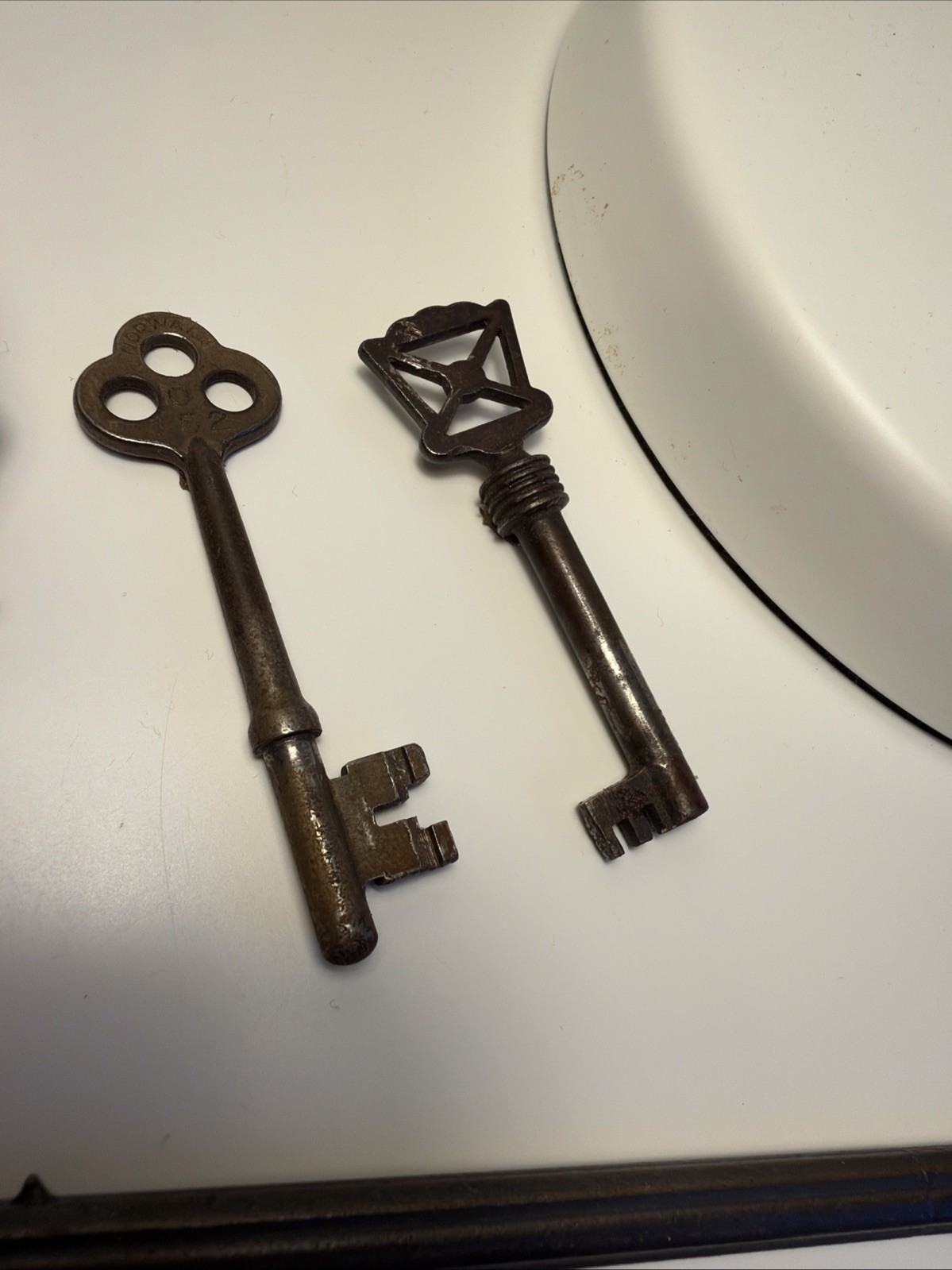 Vintage Metal Junk Drawer Lot Mickey Spoon Gun Skeleton Key 50 Brass Weight Bow