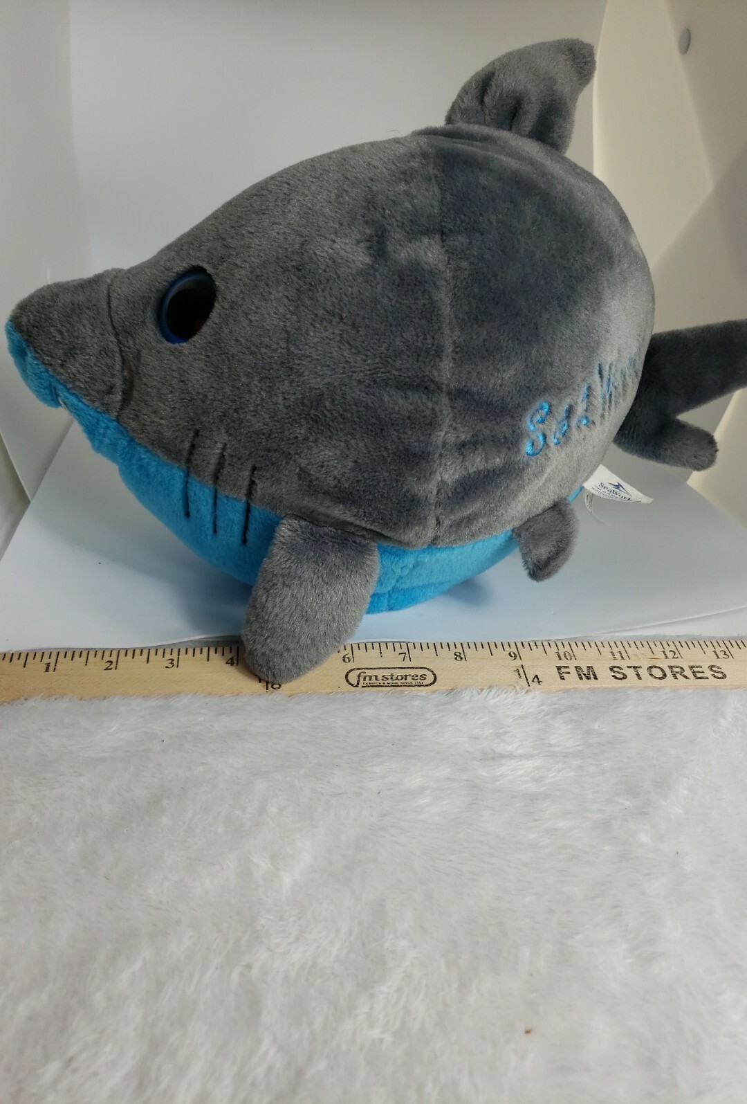 2013 Sea World Mako Shark Plush 10 inch gray blue stuffed animal unisex