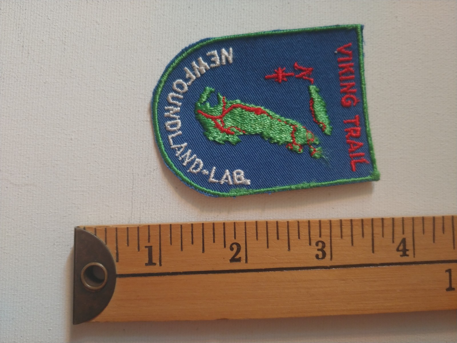 VIKING TRAIL NEWFOUNDLAND LABRADOR CANADA VOYAGER TRAVEL PATCH CREST ECUSSON