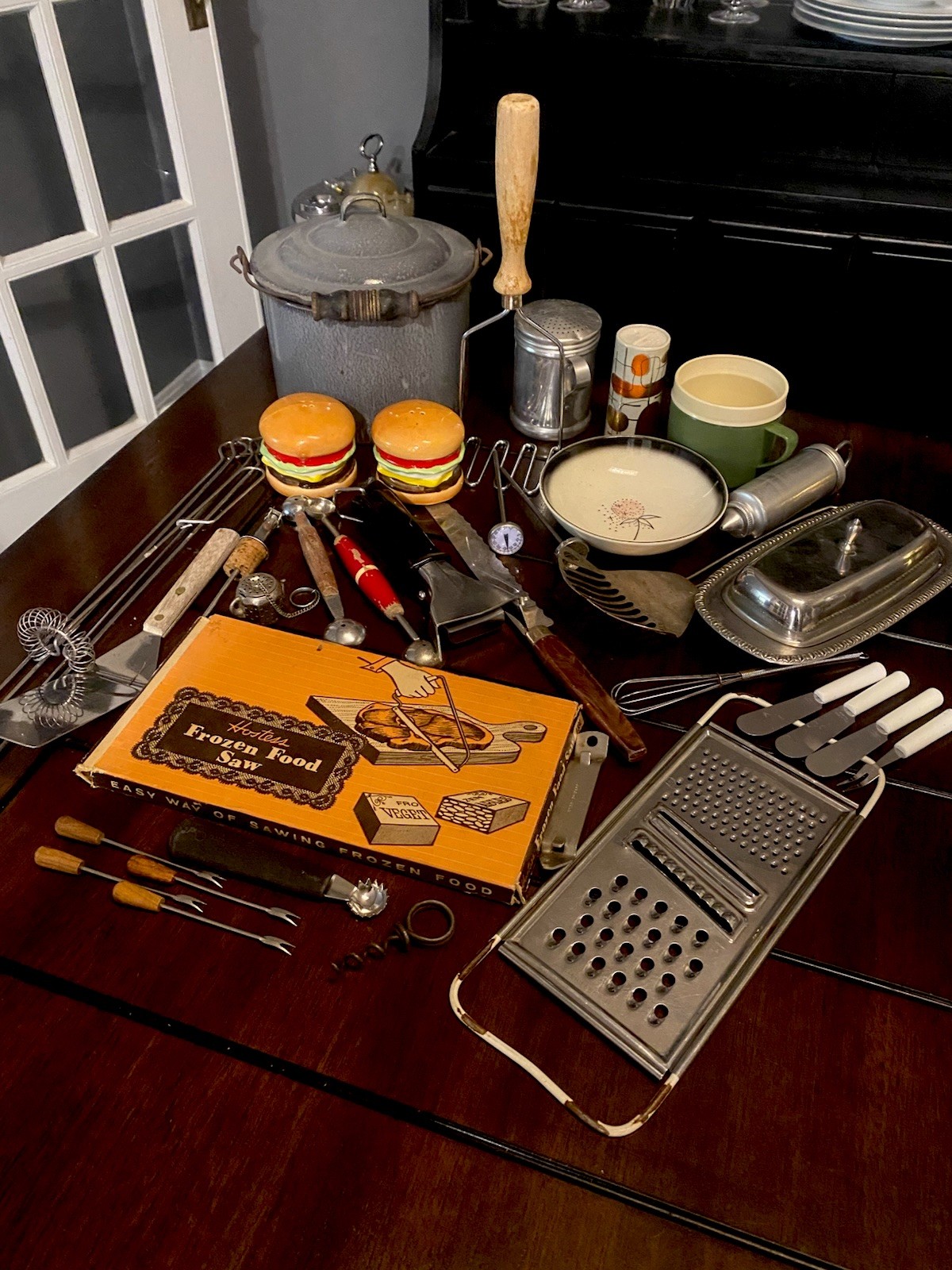 Big Lot Of Vintage Retro Kitchen Collectibles, Gadgets,Utensils,Decor &More!