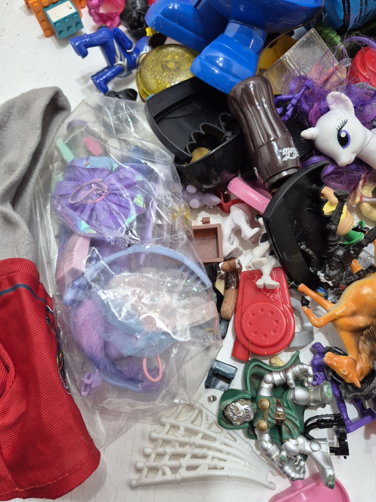 Huge Lot Kids Toys Action Figures Small Miniature Parts Boys/Girls Junk Drawer