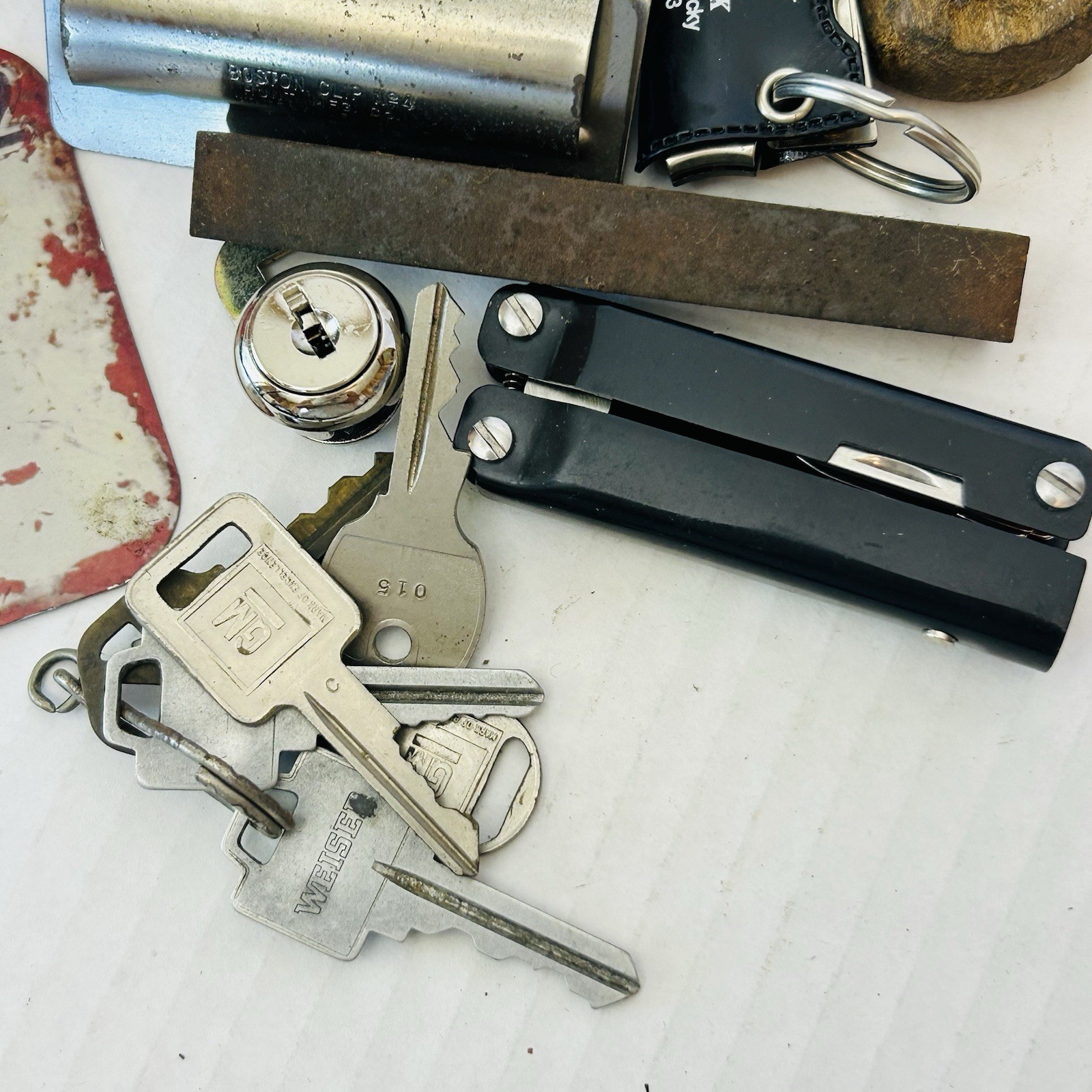 Vintage Collectibles Junk Drawer Lot Bulk Guy Stuff Keys Cast Metal Watch Lock..