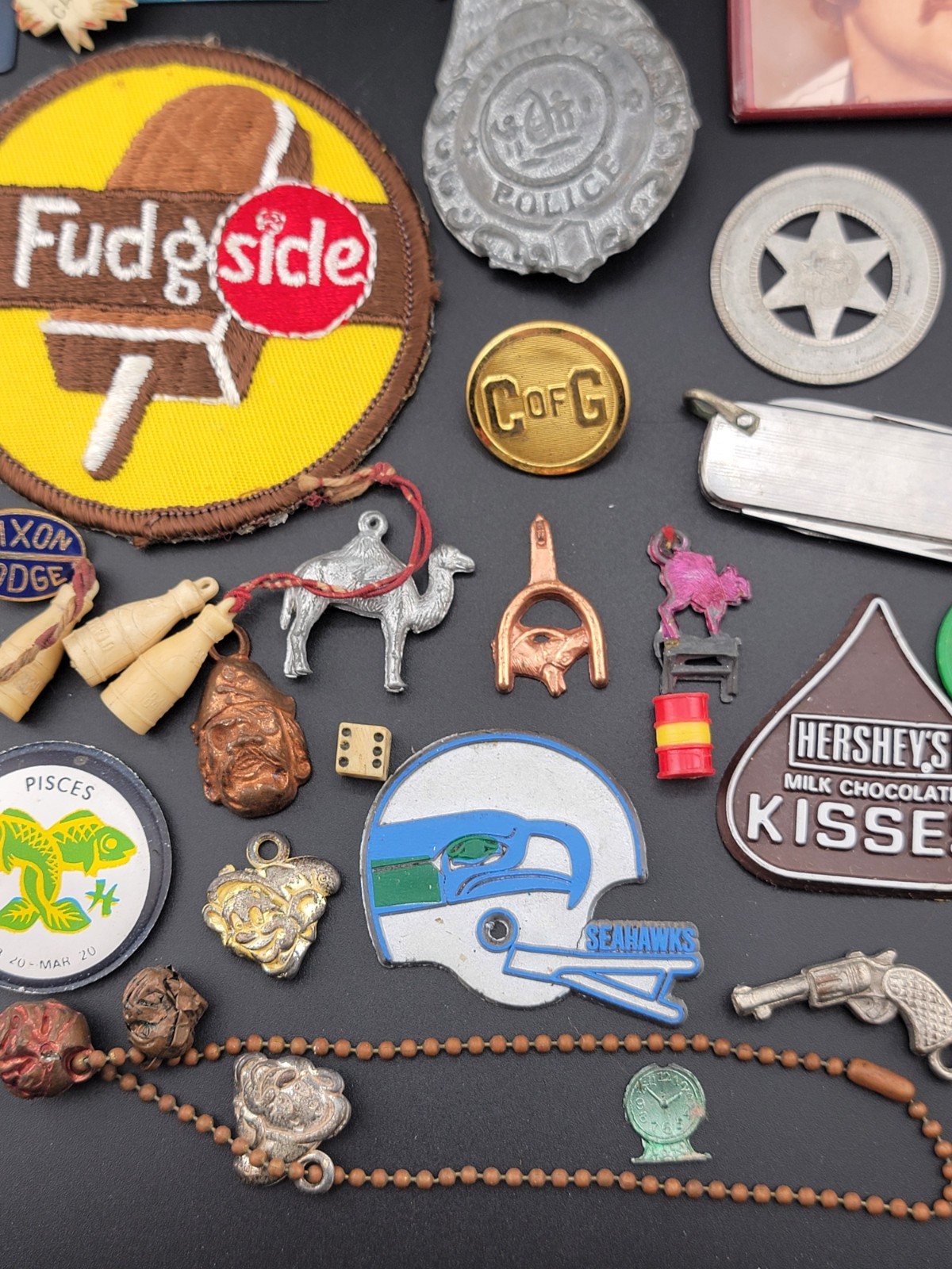 Junk Drawer Lot – 1950s 1960s 1970s small items, Jewelry, Pins, Buttons, +more