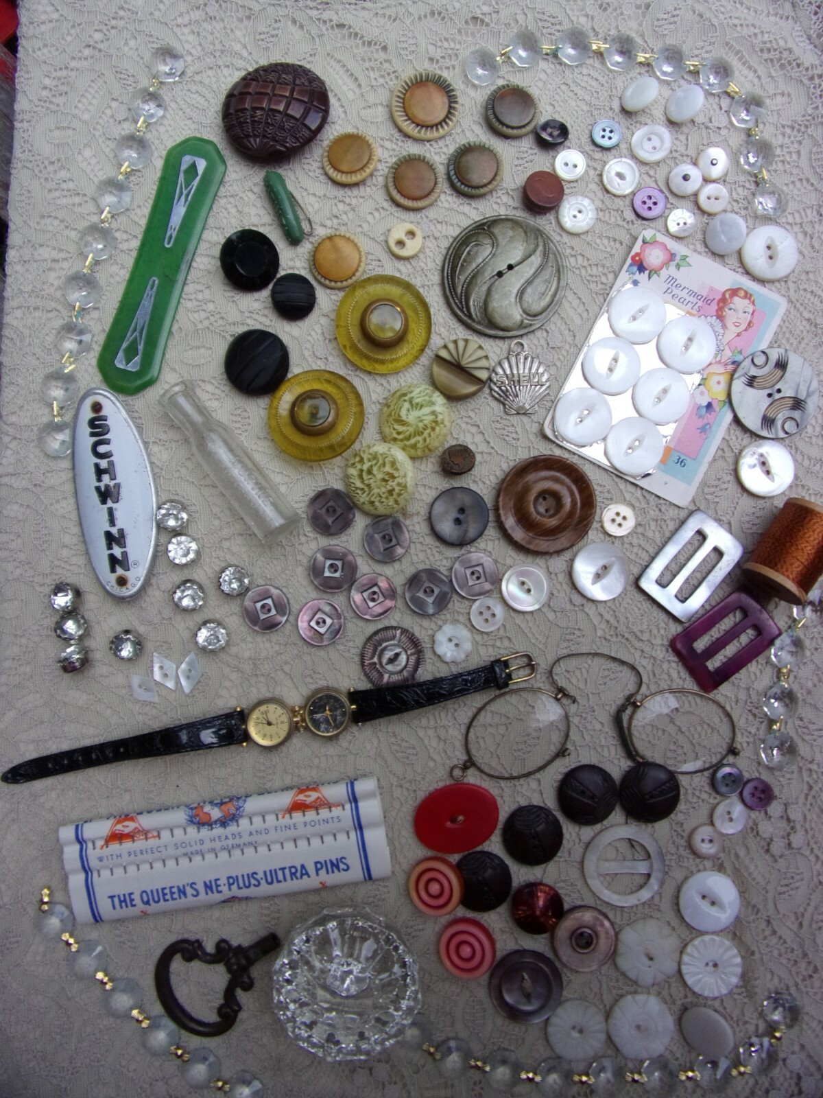 beautiful antique LOT of smalls~sewing buttons~Bakelite~m.o.p.~knobs~arts~resale