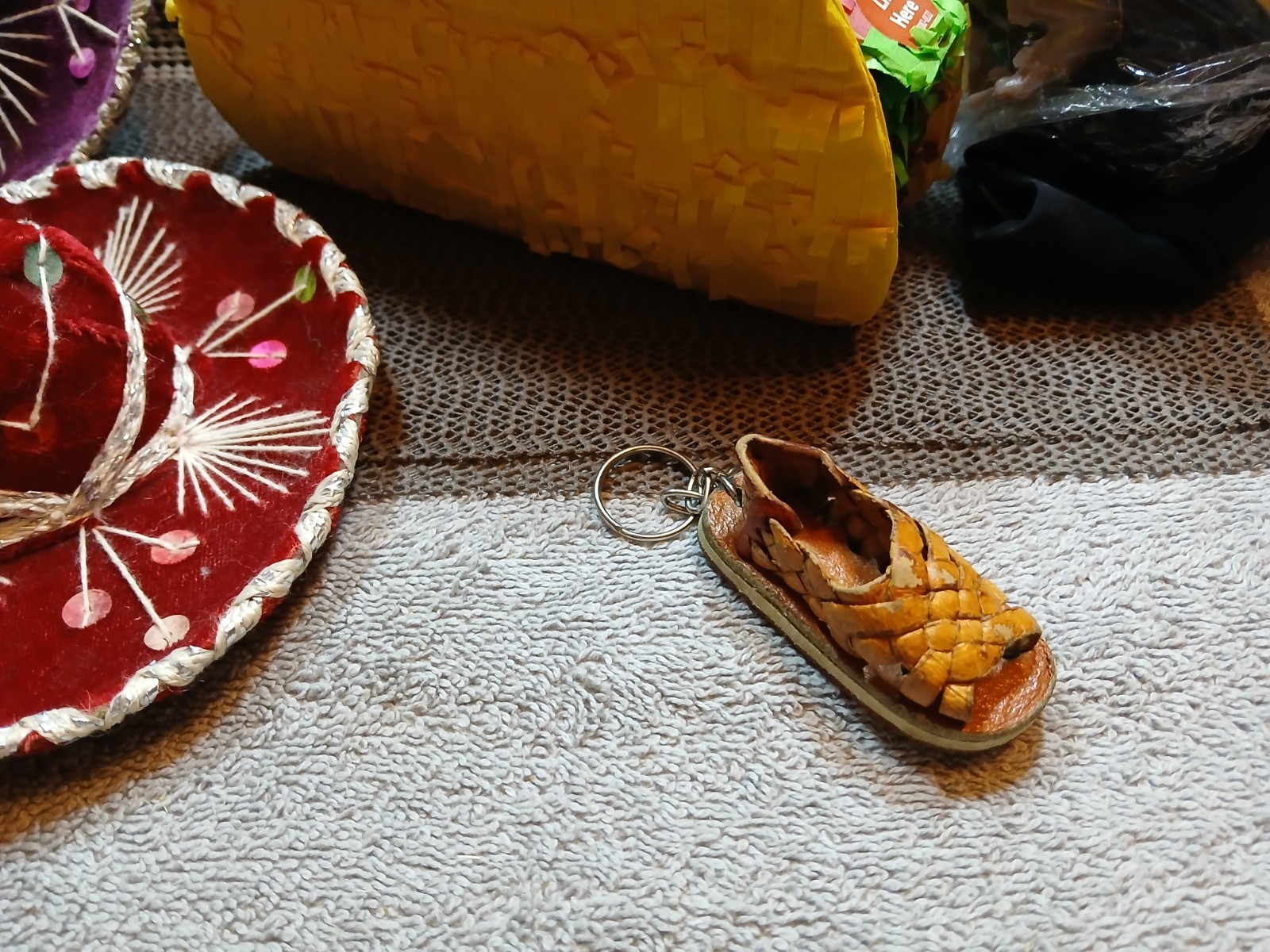 JUNK DRAWER LOT*LATIN*MEXICO*PINATA*MARIONETTE*HATS*KEYCHAIN*SP*OP*SAI