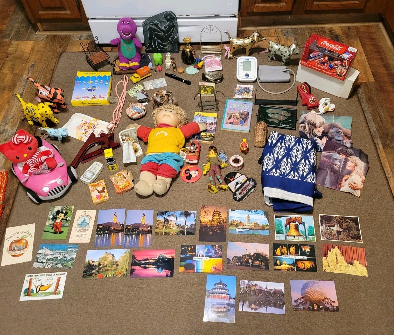 Lot of Mixed Vintage & Contemporary Treasures Toys & Trinkets COLLECTIBLES