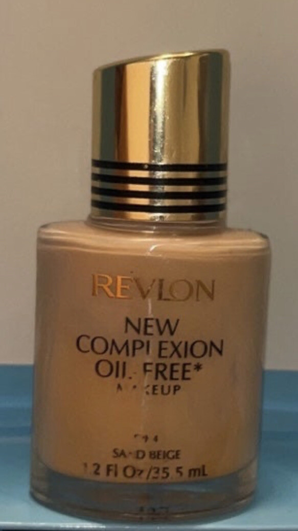 REVLON New Complexion Oil Free Liquid Makeup – Sand Beige .