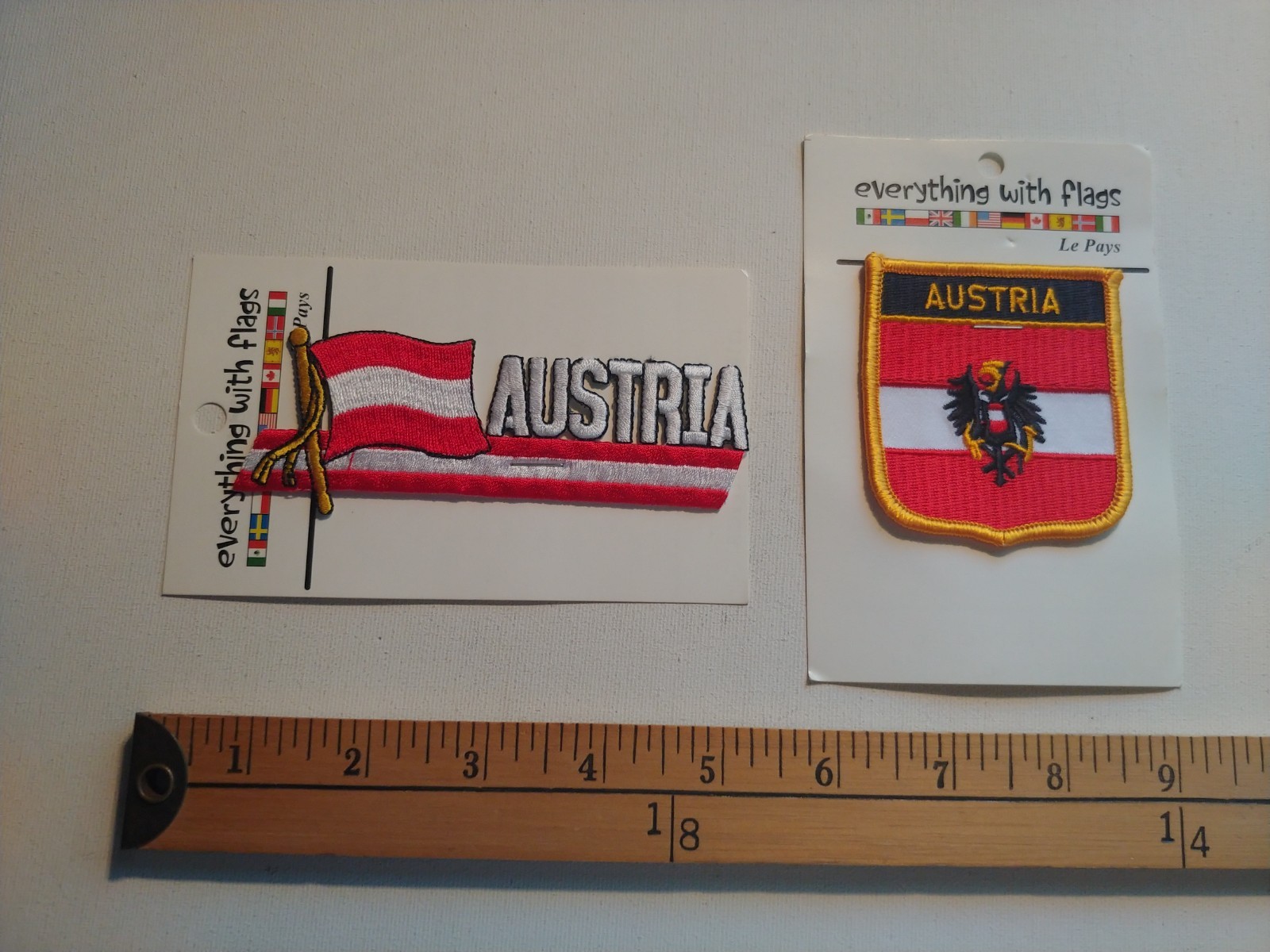 * 2 MOC 80S AUSTRIA COUNTRY FLAG TRAVEL SOUVENIR PATCH CREST ECUSSON BADGE *