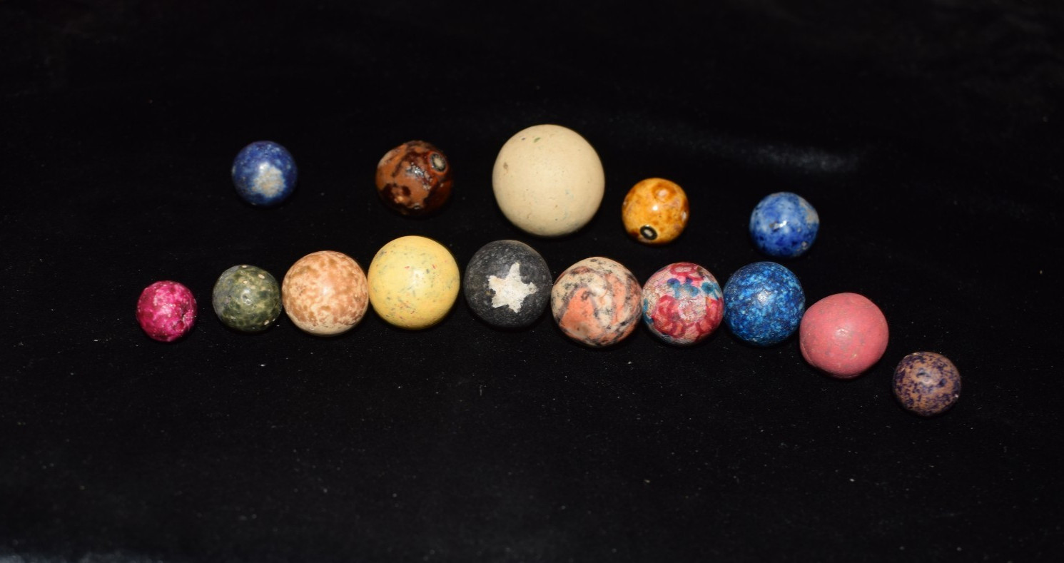 🧐👉Lot of 15⭐🗽⭐1800s Victorina era Antique toy clay mixed marbles &mixed sizes