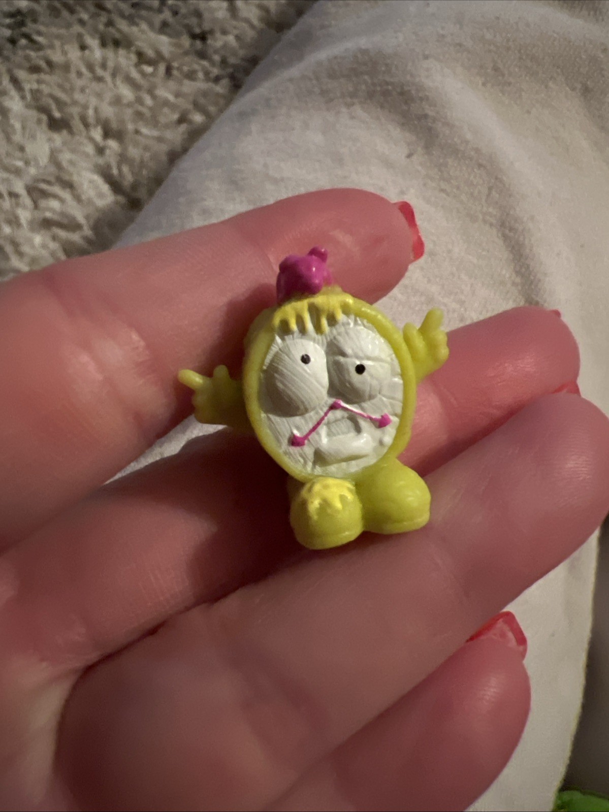 “Cukoo” The Trash Pack Series 2 Yellow Clock – Common -Trashie #226