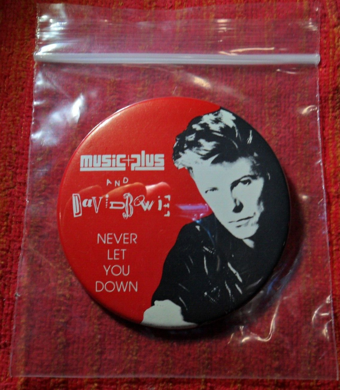 APRIL 21 1987 DAVID BOWIE NEVER LET YOU ME DOWN OFFICIAL MUSIC+ PROMO BUTTON PIN