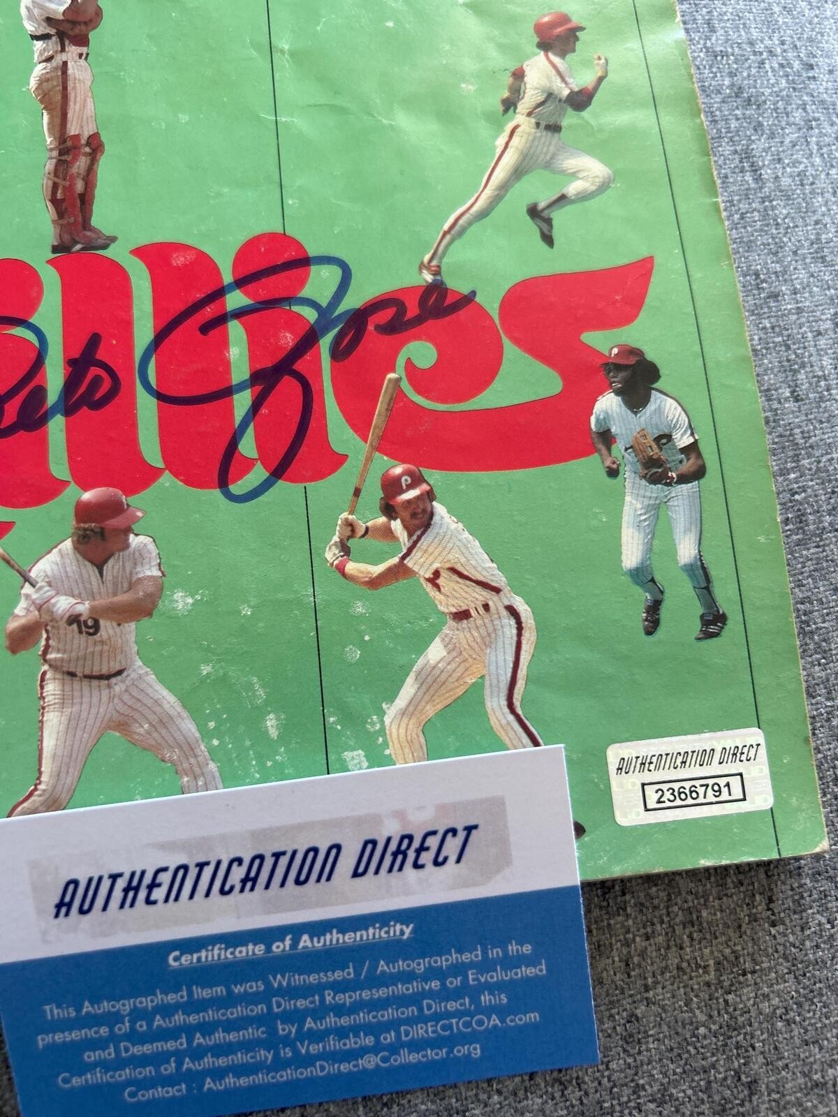 Pete Rose Signed Autographed 1980 Philadelphia Phillies Yearbook w/COA