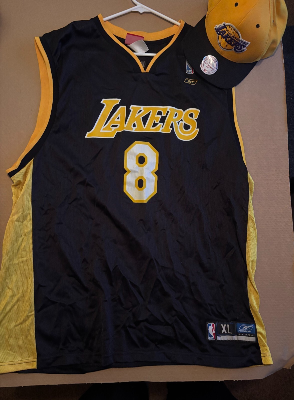 Vintage Reebok NBA Los Angeles Lakers Kobe Bryant 8 Black Jersey Xl & Lakers hat