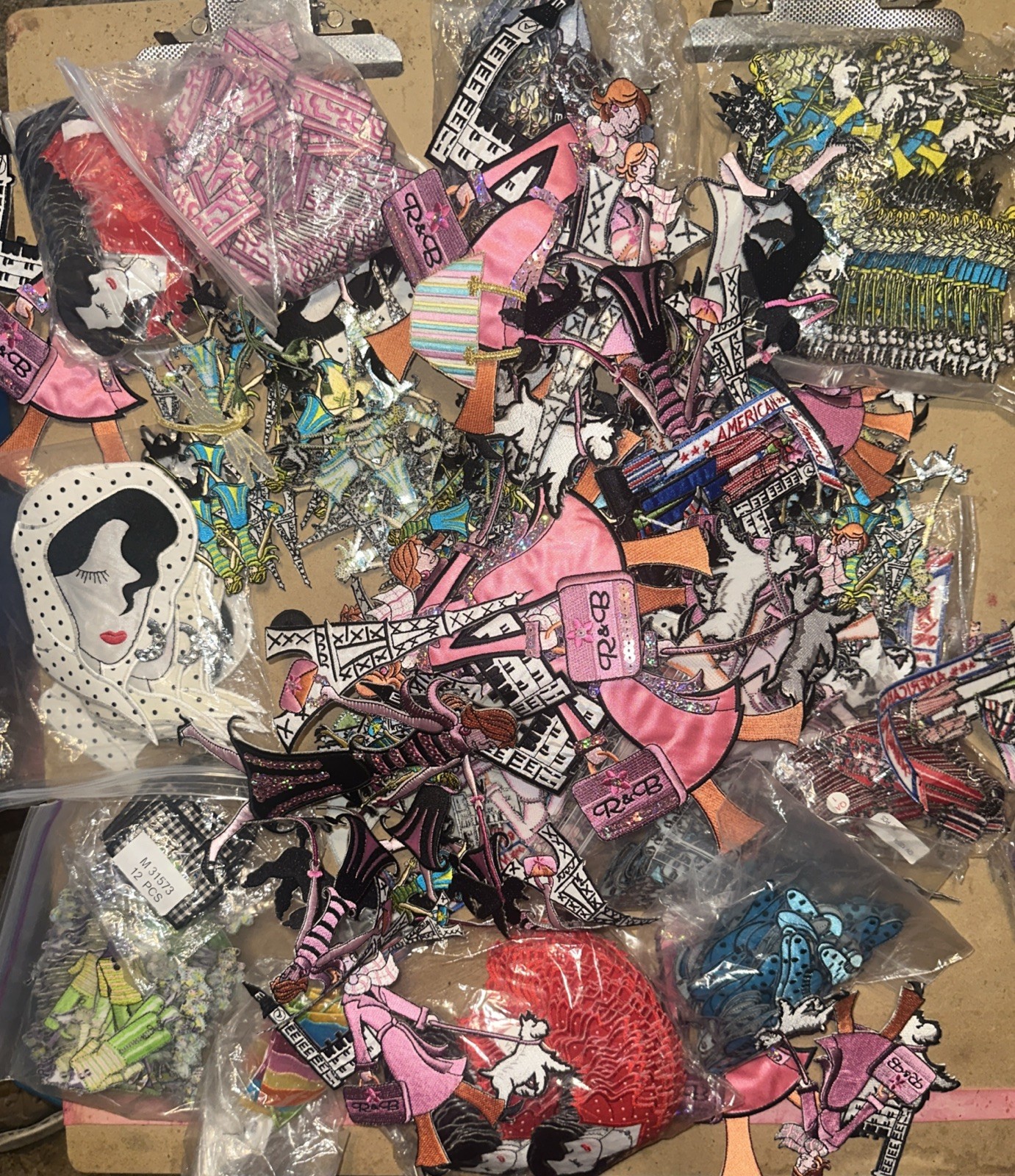 Lot Of 50 Random All Fashion Iron On Patches Appliqué Embroidered Sew On Sewing