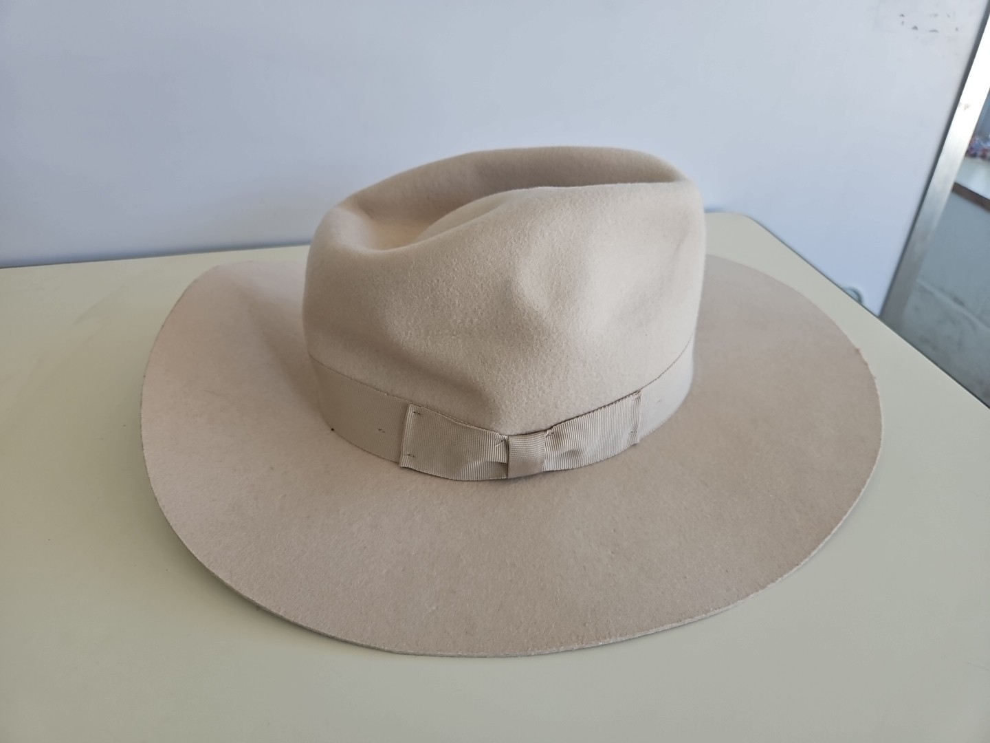 Fur Felt Ribbon Foldable Hat Listed Size 0/S Beige 100% Wool Womens Church Dress