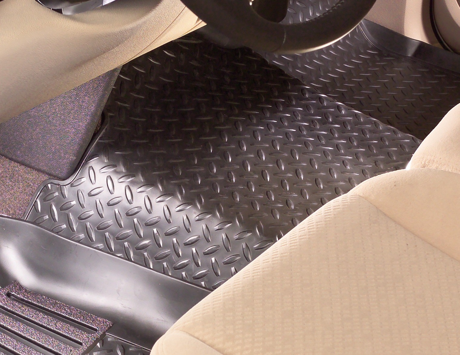 0005 E X Cursion Center Hump Floor Liner