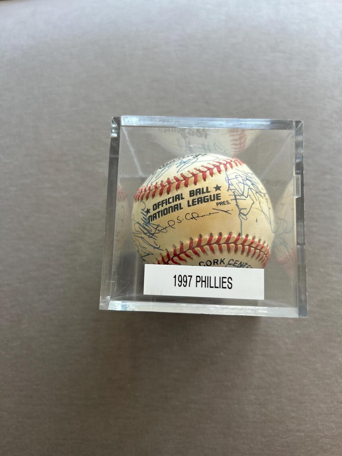 1997 Philadelphia Phillies Team Signed Autograph Baseball (31) Schilling Daulton