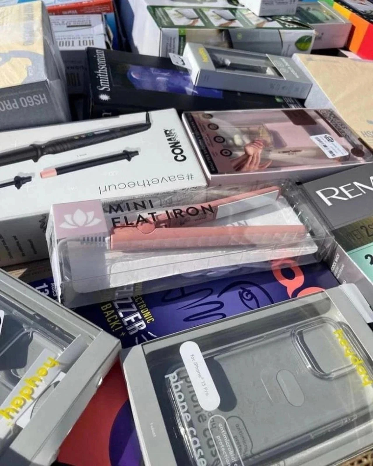 Large Assorted Retail Products – Household accessories& Retail Items