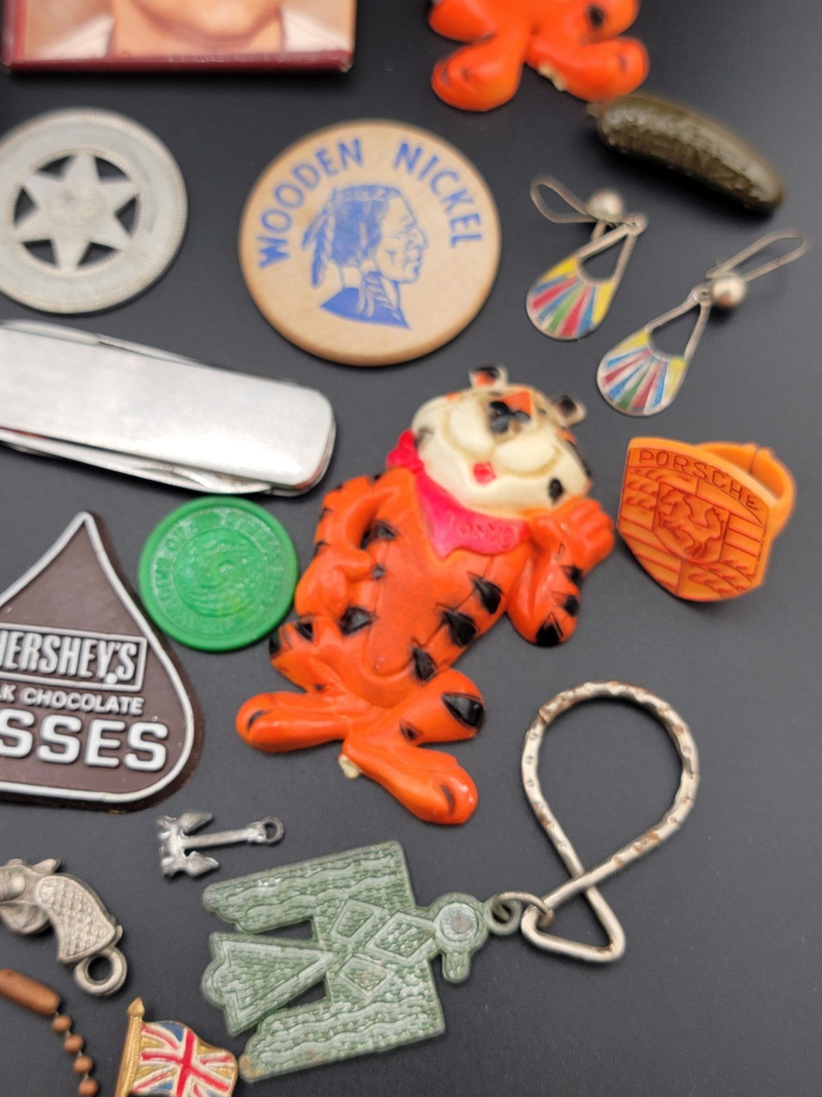 Junk Drawer Lot – 1950s 1960s 1970s small items, Jewelry, Pins, Buttons, +more