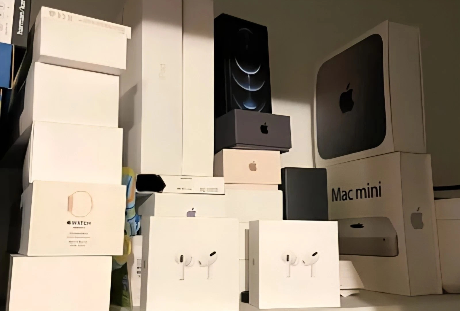 NEW ! Apple Mystery Loot Box Electronic box.All Brand New !